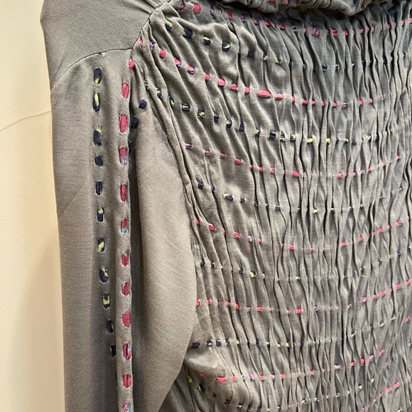 New Boho Grey quilted back long sleeve tunic - Picture 8 of 14